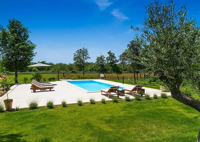 Valade * Ρόβινι